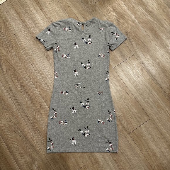 Like New French Connection Heather Gray Floral T-Shirt Dress - Picture 4 of 10